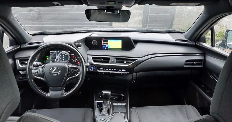 Lexus UX cena 93700 przebieg: 90000, rok produkcji 2021 z Zakopane małe 79
